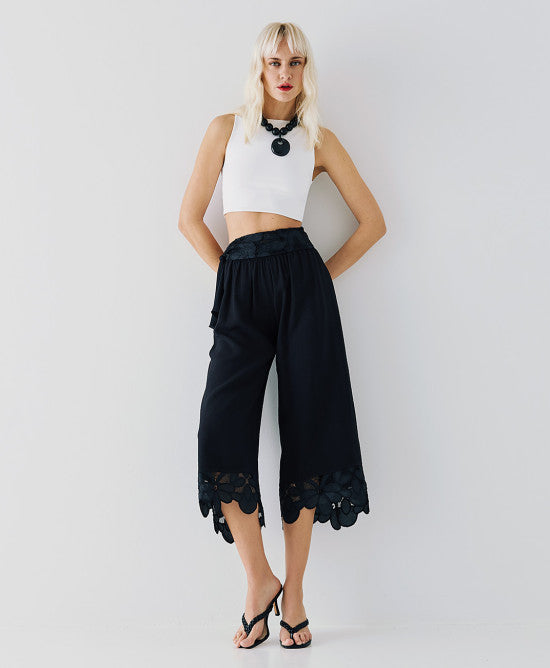 Pantalon Court à Finitions Dentelle