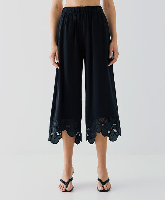 Pantalon Court à Finitions Dentelle