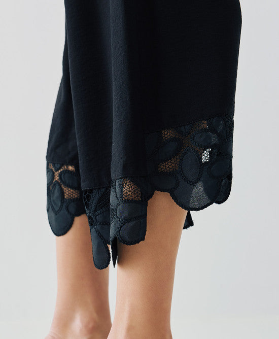 Pantalon Court à Finitions Dentelle